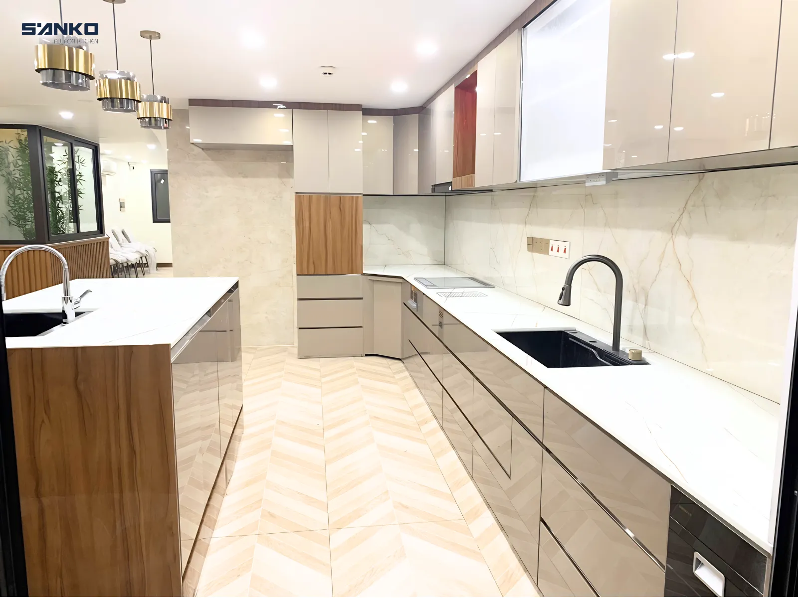 giá tủ bếp inox cánh kính